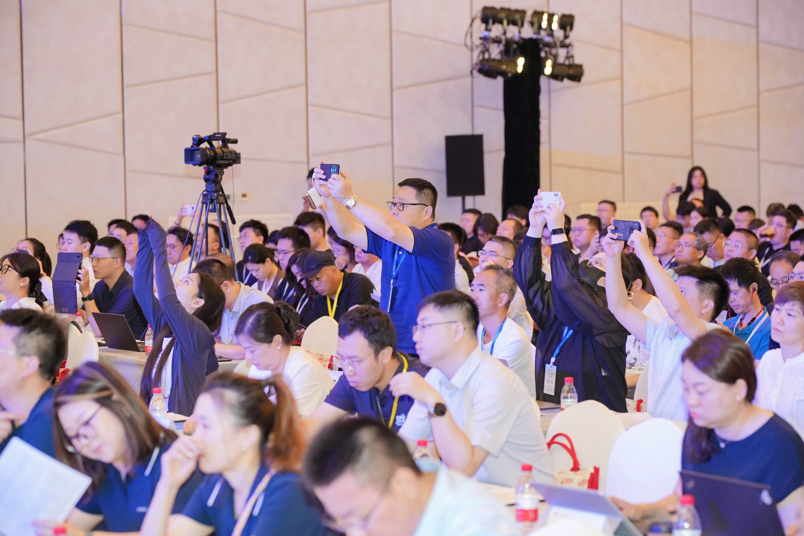 中腾微网亮相光伏行业供应链发展研讨会：微电网技术赋能全球能源转型插图14