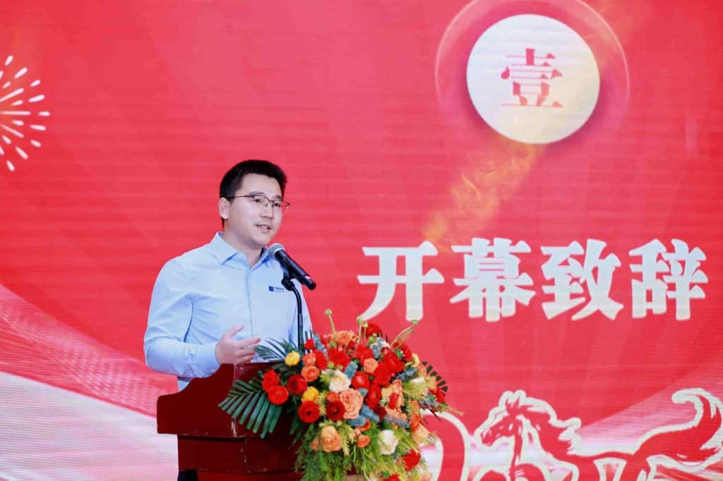 骏马奔腾赴新程，凝心聚力启华章插图4