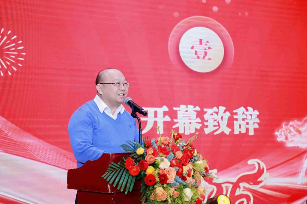 骏马奔腾赴新程，凝心聚力启华章插图3