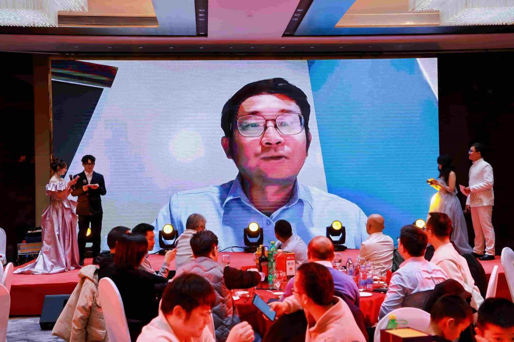 骏马奔腾赴新程，凝心聚力启华章插图8