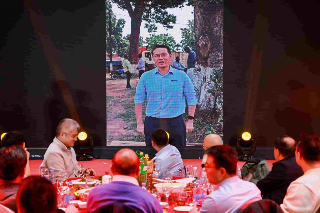 骏马奔腾赴新程，凝心聚力启华章插图21