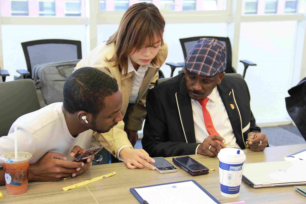 乍得电力公司考察团莅临中腾微网开展交流插图3